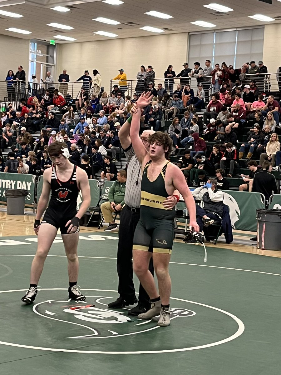DOWNTOWN BECKETT BROWN gets the second period pin 📌 over Wesleyan to advance to the 3rd place match where he’ll face a Providence Day 4 seed who is looking for revenge 

1 more Beckett!! #GORAVENS