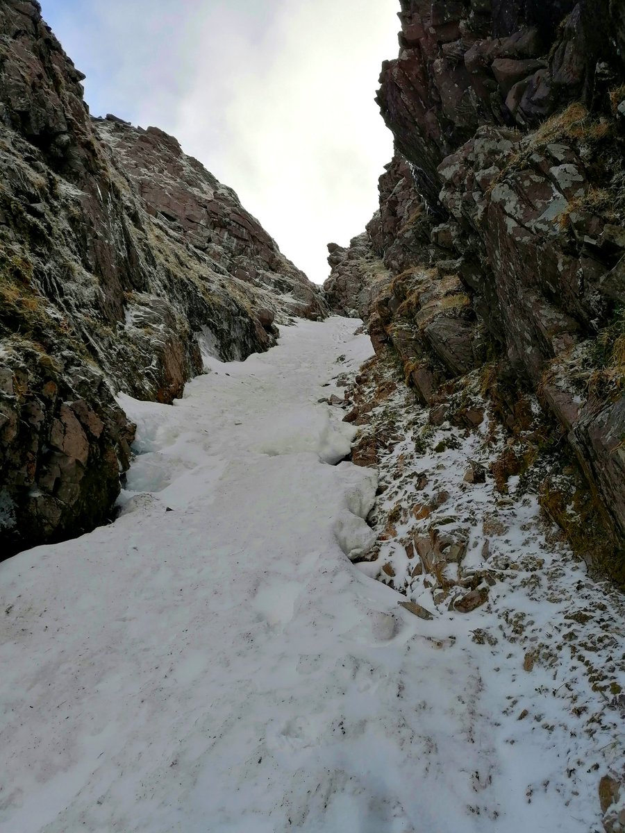 OlgaOSullivan's tweet photo. Recent mountain visit... Icy curved gully, Carrauntoohil @HiPointIreland @IrelandWalking @walkhikeireland https://t.co/OMv7M22JMQ