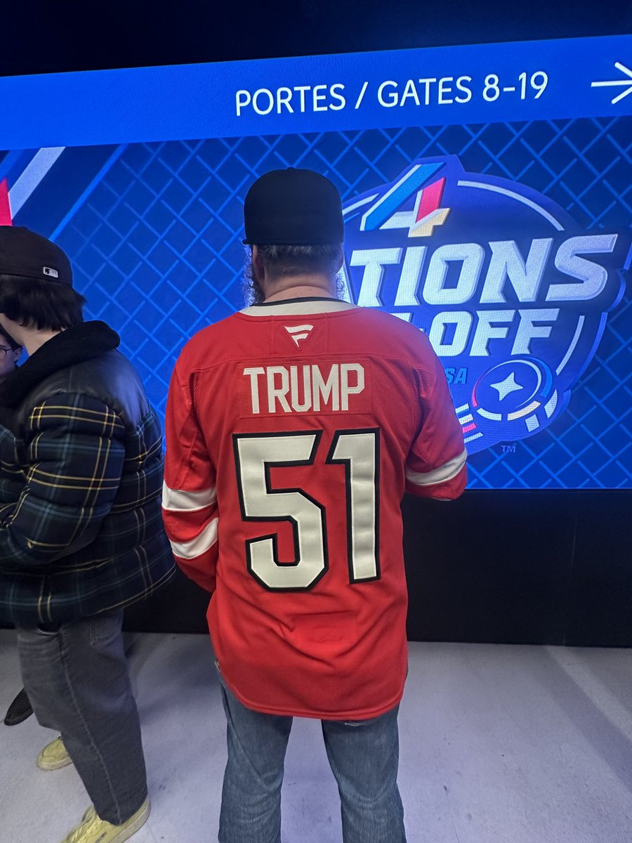 HKYJersey's tweet image. Just spotted this jersey at #4Nations  😳 🇨🇦