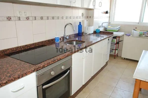 eba_con's tweet photo. Buscamos compañera de piso en Granada para entrar en marzo, el piso está muy bien, al lado de traumatología y son 230€ más gastos al mes. Somos 2 chicas y un chico❤️ nos gusta hacer vida en común y buscamos gente limpia y buen rollito✨
Instagram @pepaldr https://t.co/7IGHuxfvTZ