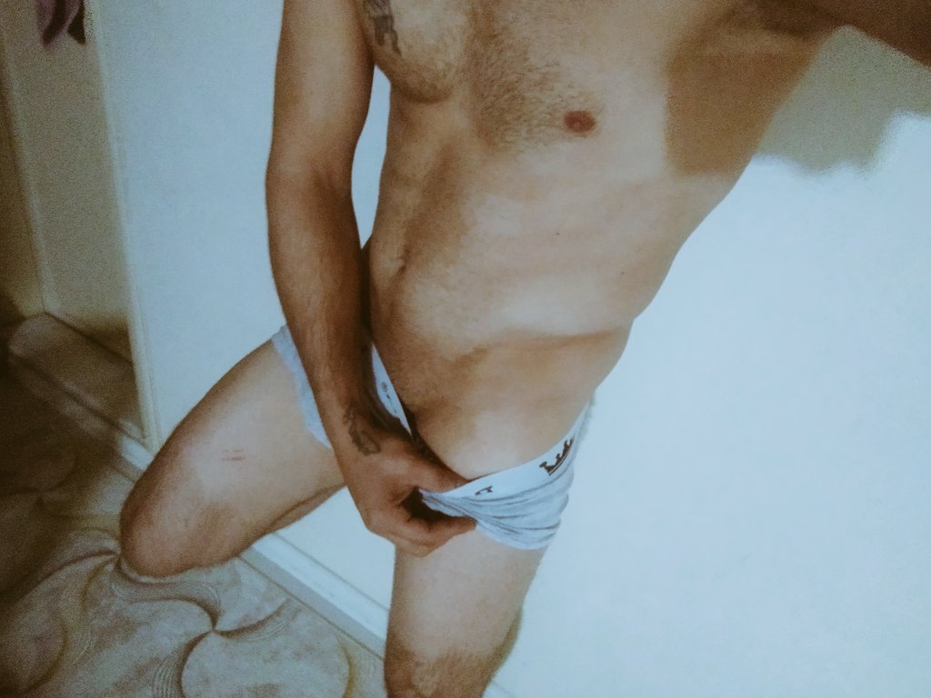 T3467675478's tweet photo. Tek erkek Tolga 34 yasindayim 
73 kilo 
1.76 boy 
Fit bakımlı biriyim tecrübeli kendimden emin biriyim tecrebeli biriyim
Sayginherseyden önce gelir 
Ciddi kisielr gorusuyirim 
Resimler bana aitidir https://t.co/pcYXsxE8k6
