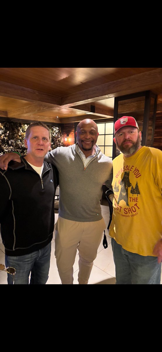MrLefty17's tweet photo. @OhioStateFB Met Eddie last night. What a cool badass man!!!! https://t.co/mDcggKPoJ1