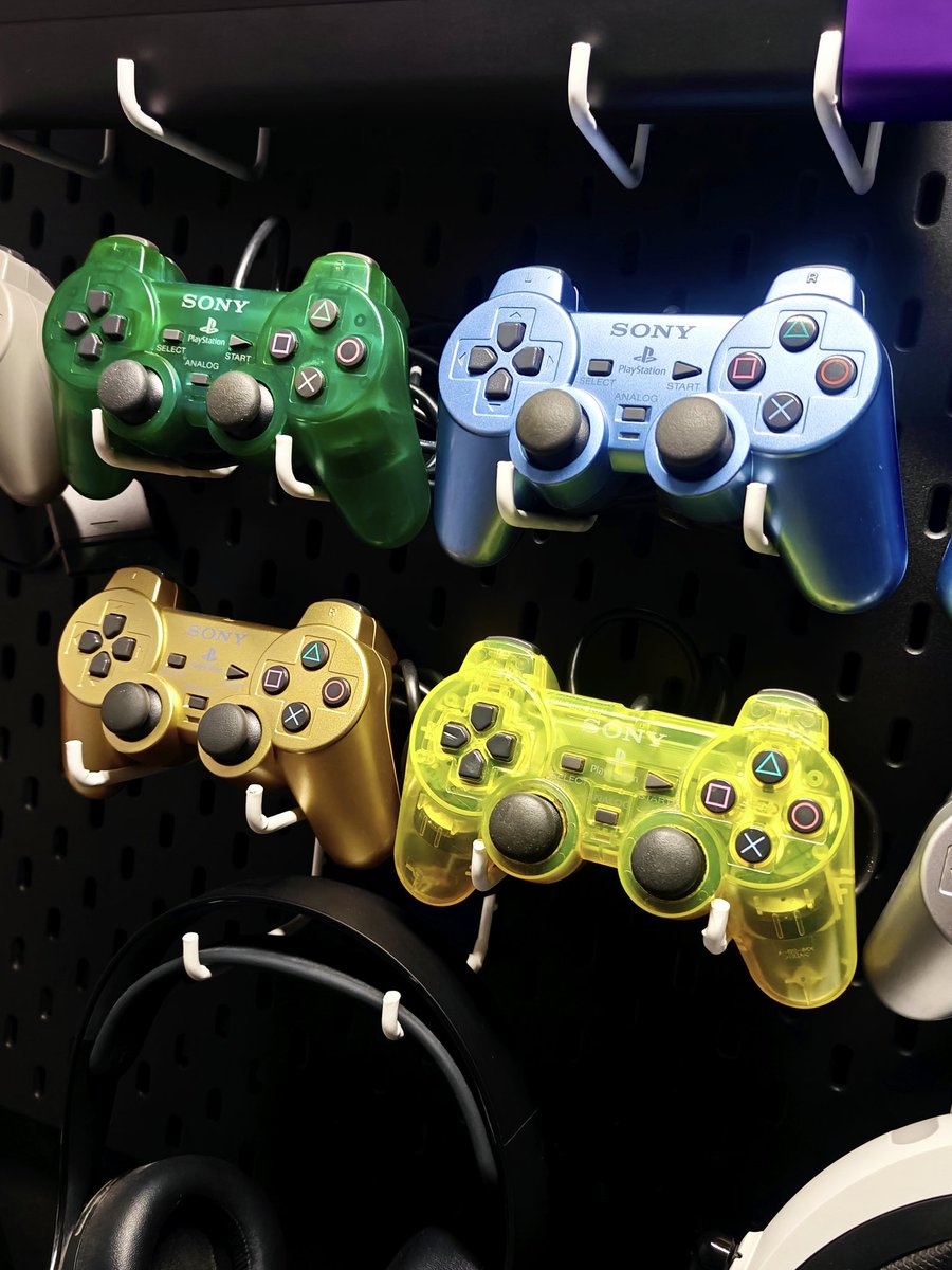 PS_Fanatyk's tweet photo. Nowe kolory zawitały na moją tablicę 😀 #dualshock2 https://t.co/sc7bGgokNF
