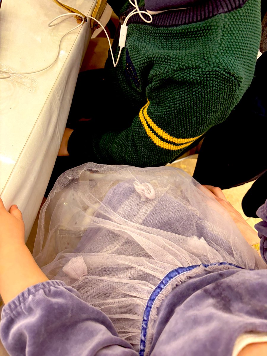 Düğünlerde en sevdiğim aktivite; çocuklarla oturmak 😎