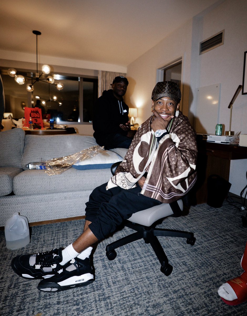 Twitter so toxic everyone have something to say but “Good Fight” just know through it all I’m feeling like this.😁 #GodBody🤍