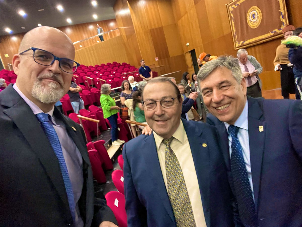 Con <a href="/Toniovetpath/">Fernández Antonio</a> y Nico Díaz Chico, los tres, ex-vicerrectores de Investigación en distintos periodos de la @ulpgc y que bien las risas y abrazos que compartimos.