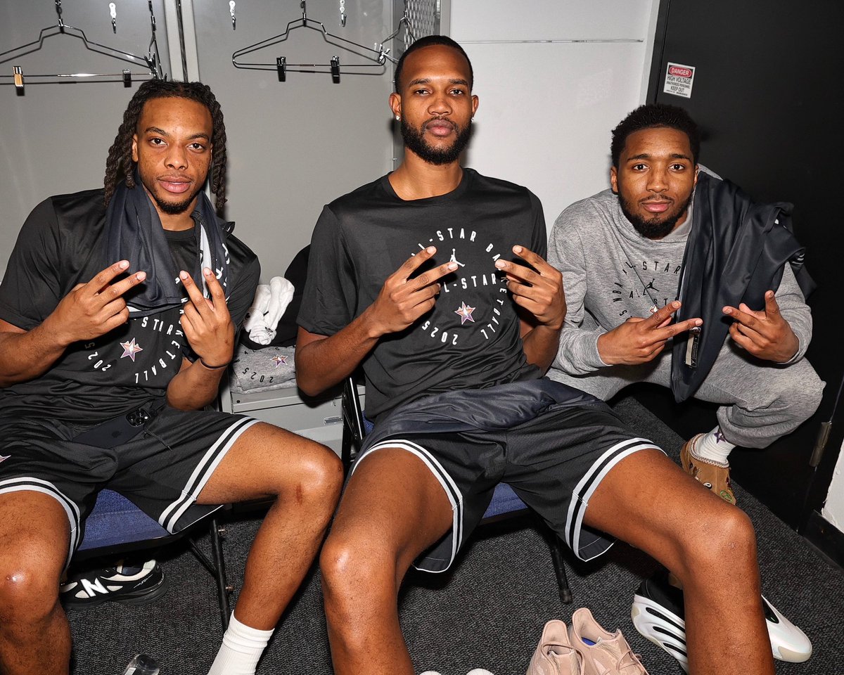 The <a href="/cavs/">Cleveland Cavaliers</a> trio flick it up ahead of #NBAAllStar practice presented by AT&amp;T on NBA TV!
