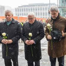 Ich würde diesen Schein-
heiligen ein Wohnmobil
empfehlen, dann könnten
sie damit von einem 
Tatort zum nächsten fahren.