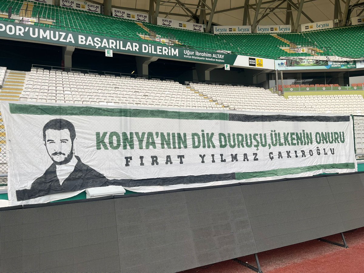 UNUTMADIK UNUTTURMAYACAĞIZ !

Şehidimiz Fırat Yılmaz Çakıroğlu için hazırlamış olduğumuz pankartımız tribünde ki yerini aldı.