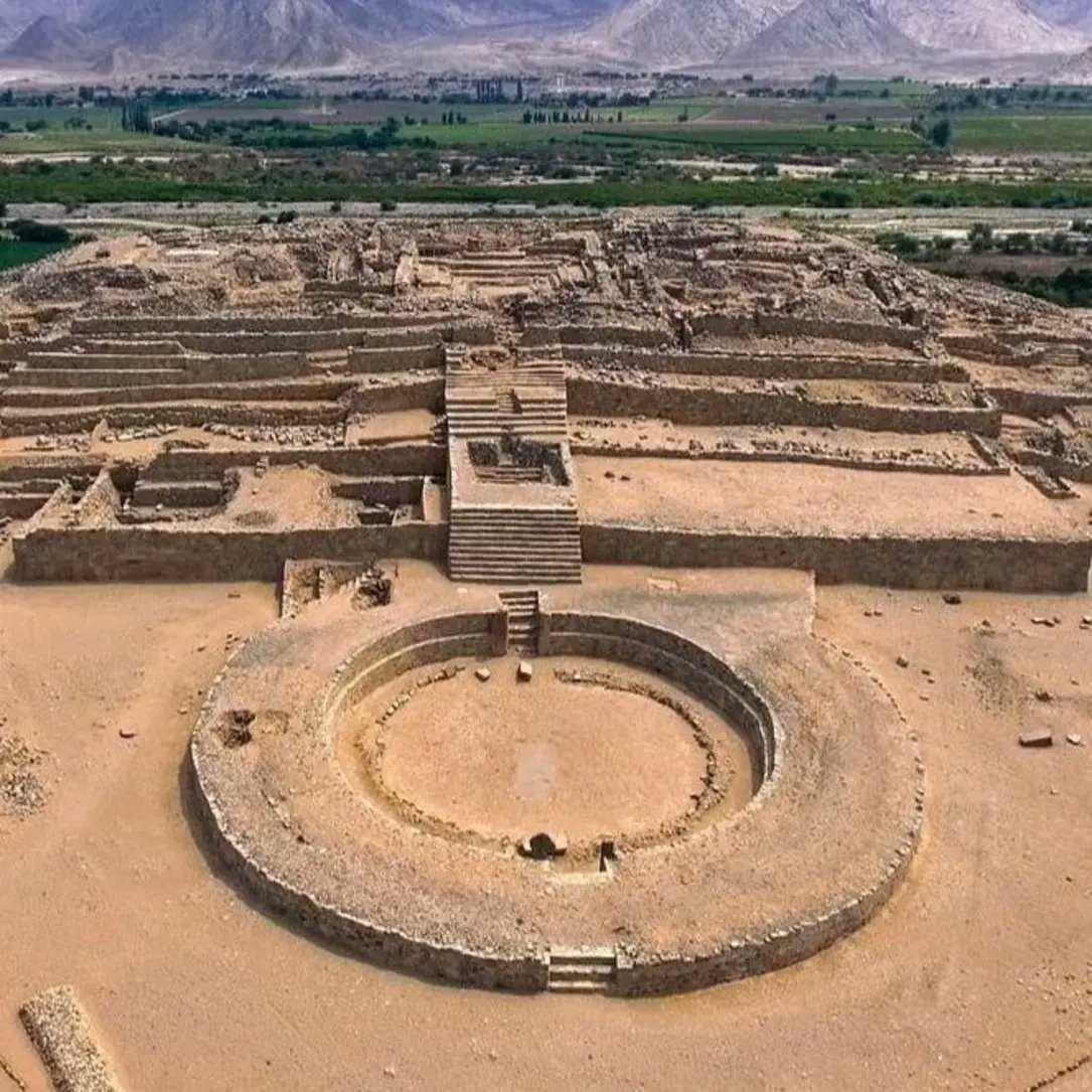 CDorado75's tweet image. 📢💣 ¡Descubren estructura piramidal en la Zona arqueológica de Caral!
En concreto ha sido en Chupacigarro, un asentamiento a 1 km de la ciudad sagrada en el Valle de Supe (Perú), donde se desarrolló esta civilización entre el 3000 y el 1800 a. C., la más antigua de América 🧵👇