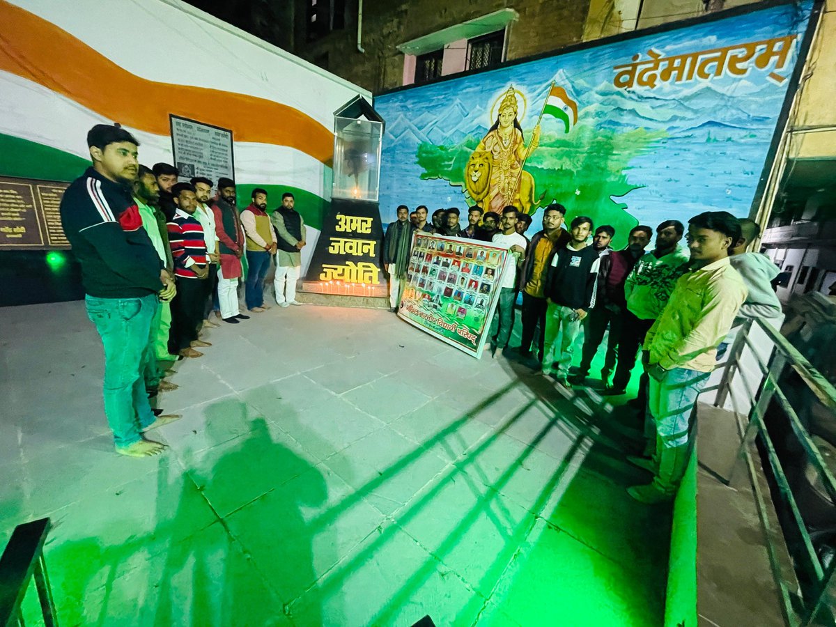 ShubhamVidyarti's tweet photo. ABVP कानपुर प्रांत के जिला कन्नौज के कार्यकर्ताओं ने 14 फरवरी 2019 को पुलवामा में हुए कायराना आतंकी हमले में वीरगति को प्राप्त हुए मां भारती के वीर सपूतों को विनम्र श्रद्धांजलि अर्पित की ।
#PulwamaMartyrs
#nationafirst
@ABVPVoice https://t.co/5MK2FuVsAt