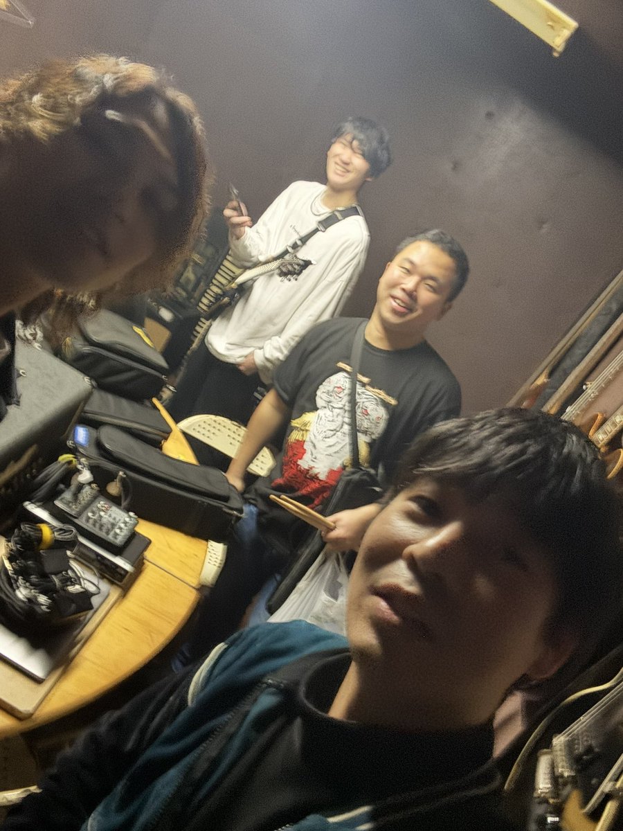 VECT_official's tweet image. 2025.2.15土

福井ホールビー(HALL BEE)

ありがとうございました🙏

見てくれた方も、
対バンいただいた皆さんも、
また必ずお会いしましょう🤝

ブレブレの慣れない写真挙げときます！

#VECT
#hallbee
#ホールビー
#福井