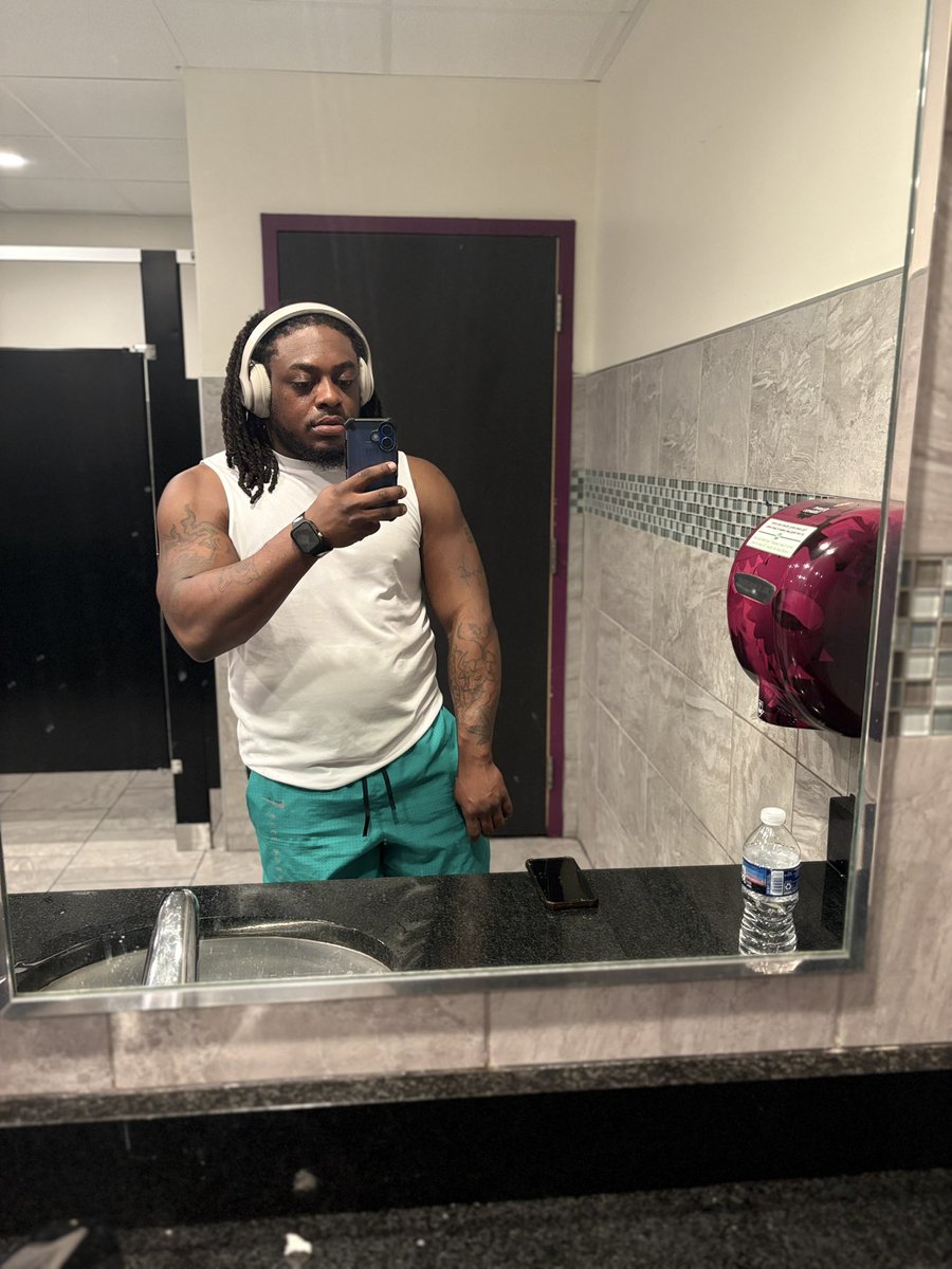 Pablo_Pat43's tweet image. Ima get right by my bday #April30th