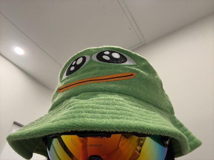 wore this to the bank https://t.co/cgpK88xFQV