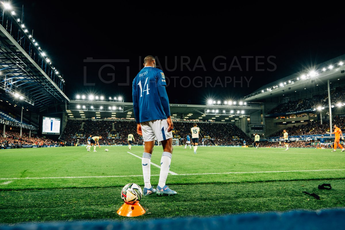 Laura Gates tweet media