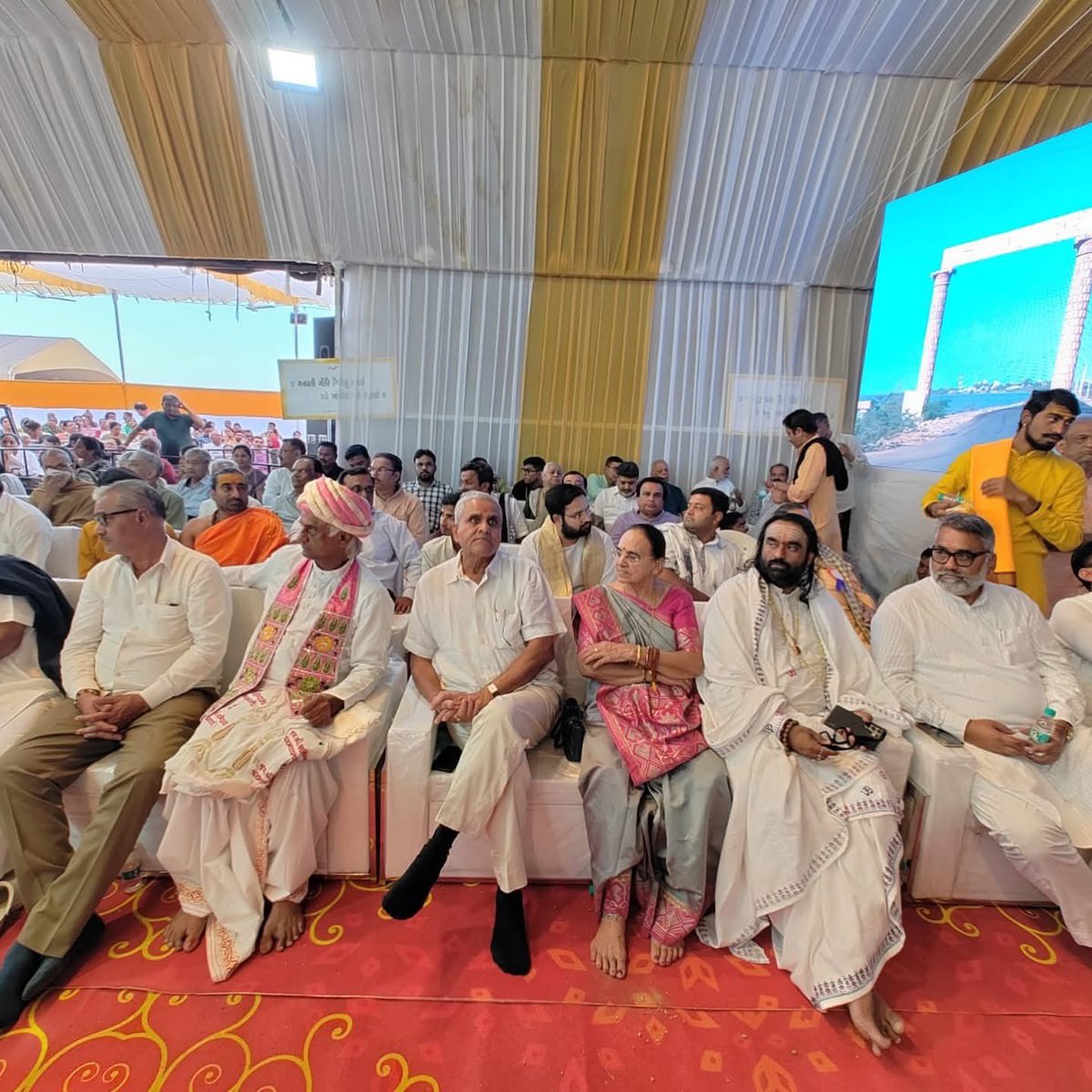 iKeshubhaiPatel's tweet image. પ્રાચીન તીર્થધામ શ્રી નારાયણસરોવર, શ્રી કોટેશ્વર મહાદેવ મંદિરના સાનિધ્યમાં આયોજીત પૂજ્ય સંત શિરોમણી શ્રી મોરારી બાપુના શ્રીમુખે &quot;માનસ કોટેશ્વર&quot; પ્રભુ શ્રી રામ કથાનું ભક્તિભાવથી રસપાન કર્યું હતું.
