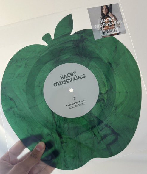 alejandrosvinyl's tweet image. FIRST LOOK 

Kacey Musgraves (@KaceyMusgraves) — The Architect Apple Shaped 7” Vinyl