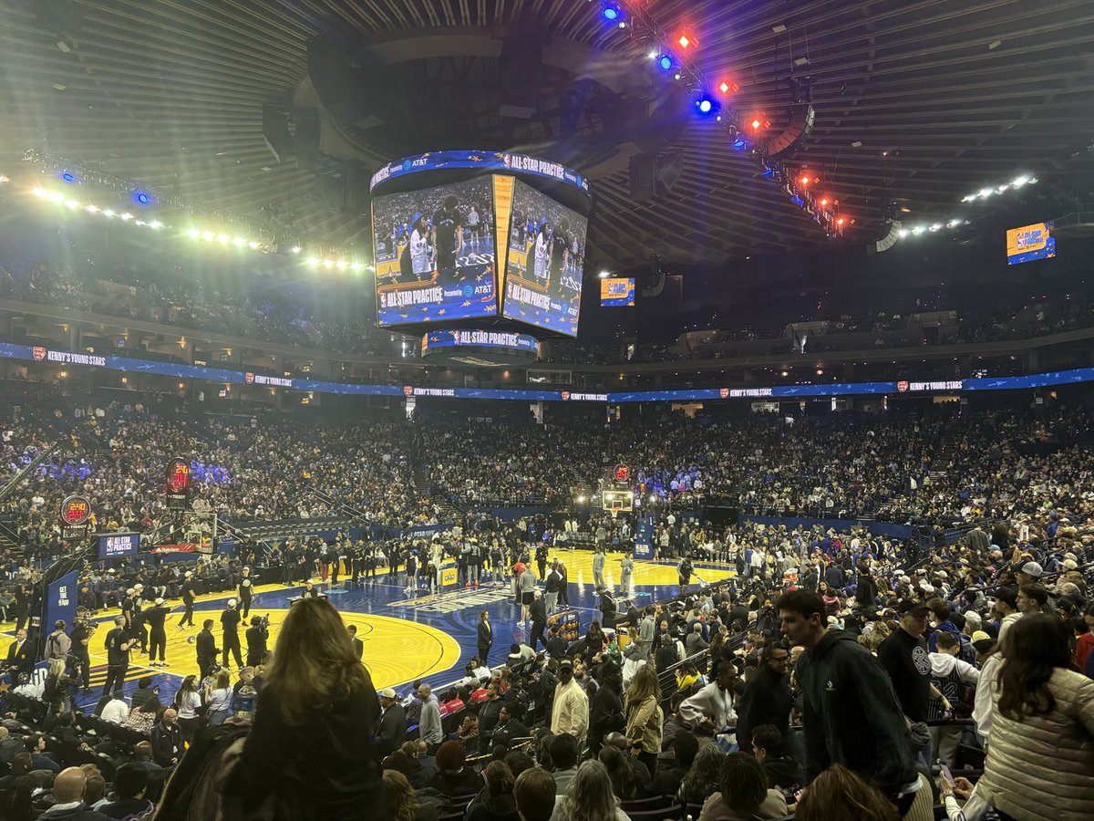 JMonclar's tweet image. Pour un practice il y a un peu de monde🤗🏀 #OracleArena #Oakland #ASG25 #retouràlOracle #plaisir