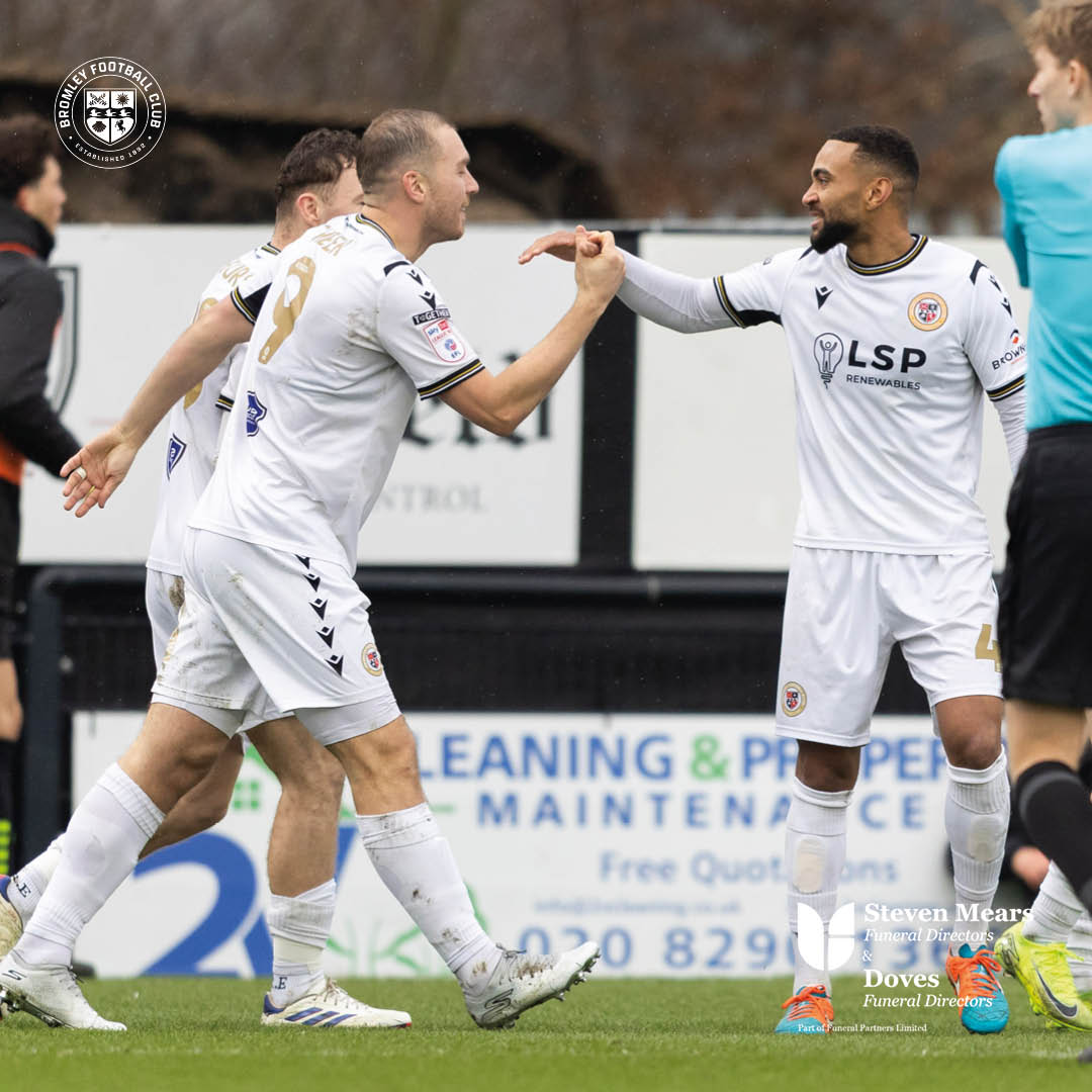 bromleyfc's tweet photo. First Team ✅
U21's ✅
U18's ✅

A hat-trick of Bromley victories today 🙌

#WeAreBromley https://t.co/lchJoesp4F