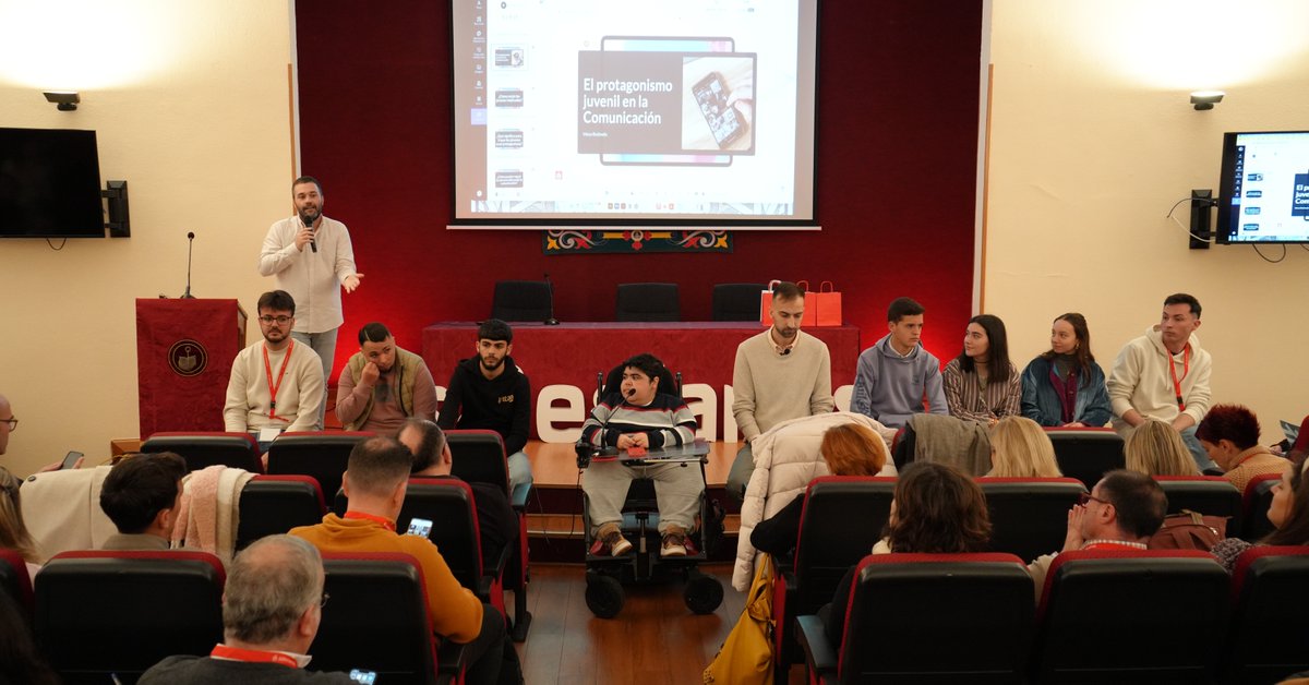 SalesianosCT's tweet photo. ⭕ CASA SALESIANA | María Villa y José Ros, miembros del equipo de comunicación de nuestro Colegio Salesianos de Cartagena participaron en la 11 jornada de comunicación "Comunicar hoy mirando al mañana", organizada por @SalesianosEs 
#SomosFuturo
#Comunicacion https://t.co/x4oJUHfP2w
