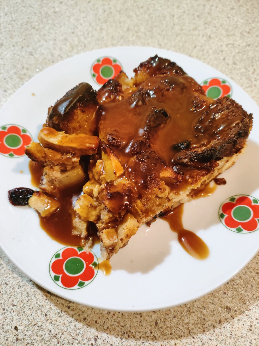 2013Georgiadis's tweet image. Apple 🍎 bread 🍞 pudding 🍮 with caramel sauce. 🤩👌#applebreadpudding #breadpudding #applepie #caramelsauce