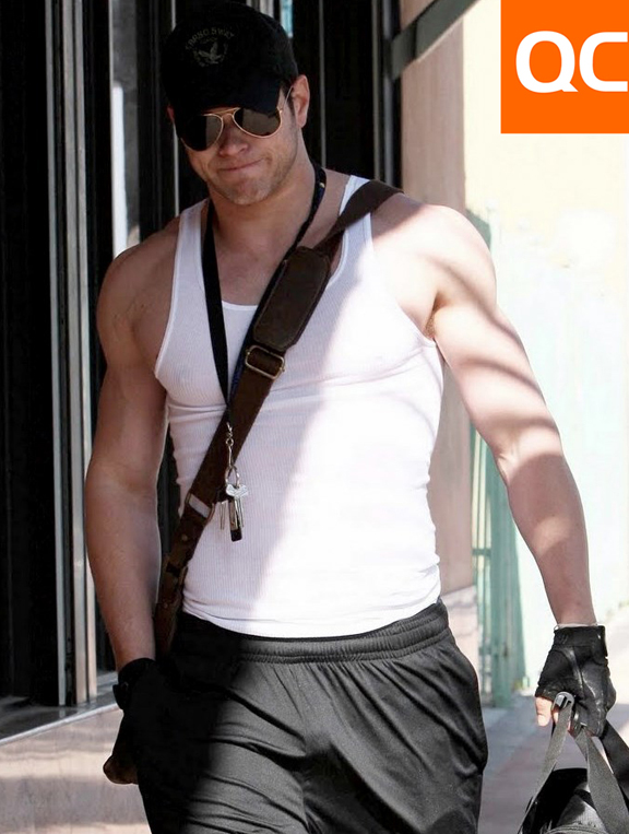 meatpicturesjpg's tweet photo. Kellan lutz #freeballing #bulge #dickprint #vpl https://t.co/y9K20sIGMn