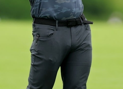 meatpicturesjpg's tweet photo. Chris Pratt #freeballing #bulge #dickprint #vpl https://t.co/OS5QY41wYV