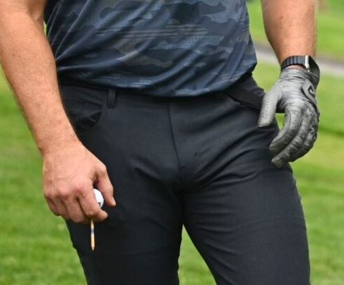 meatpicturesjpg's tweet photo. Chris Pratt #freeballing #bulge #dickprint #vpl https://t.co/OS5QY41wYV