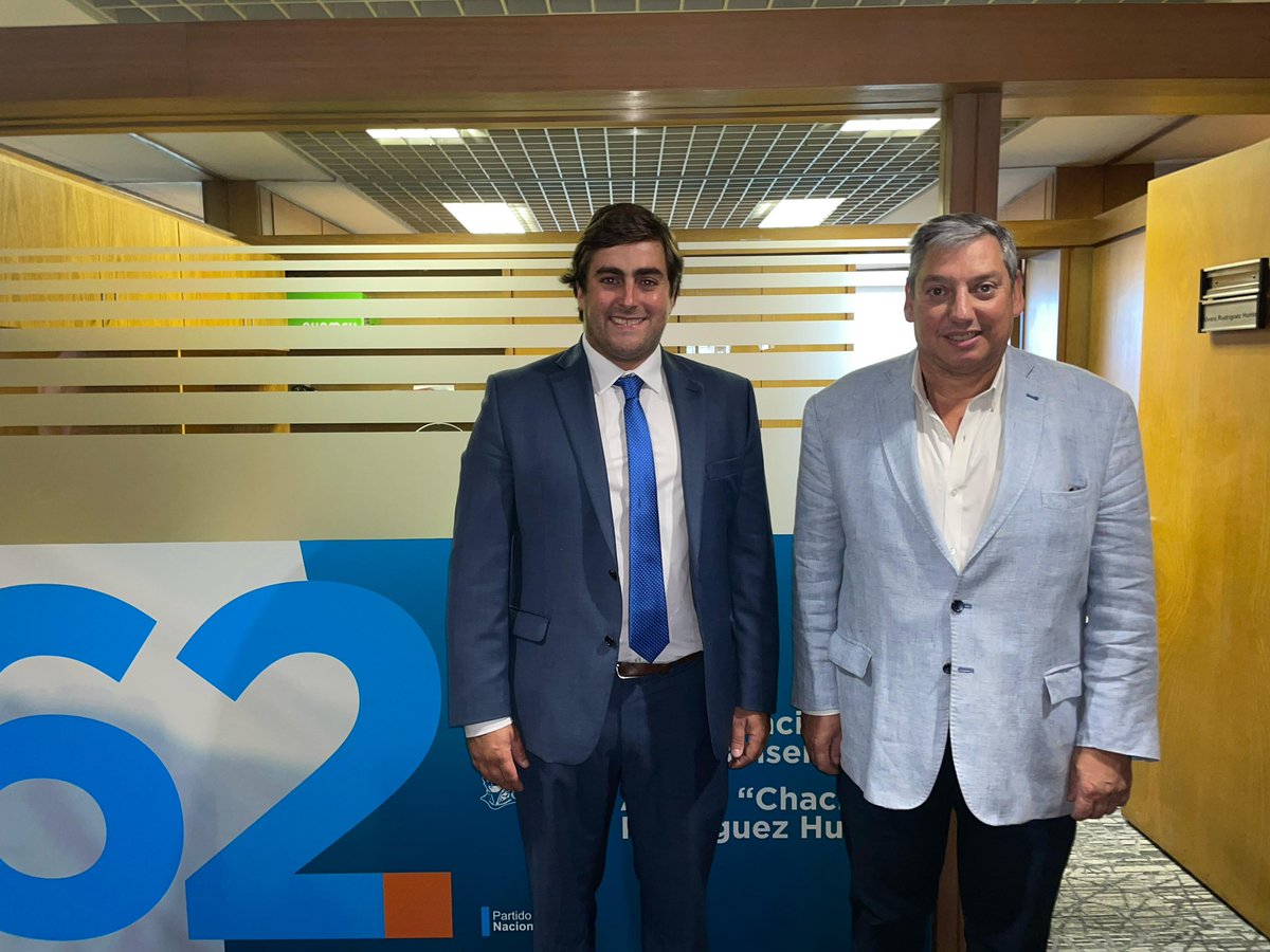 Asumiendo un nuevo periodo como Diputado por Florida. 
No queda más que palabras de agradecimiento, a cada militante, a mi querida Agrupación Manuel Oribe y por supuesto, a mi amigo y referente político Pájaro Enciso.
Desde hoy, a seguir dejando todo en la cancha.