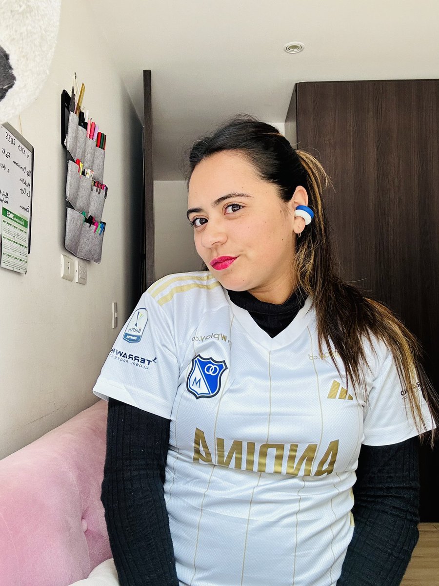 MaCamilaaaa's tweet photo. Hoy vuelvo a las canchas 💙🤍 https://t.co/oTJIaURDHj