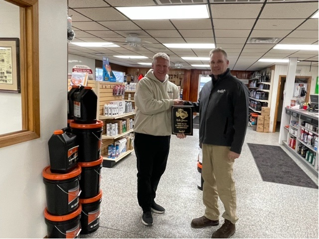 A big congratulations to Mike Damon for 𝟑𝟓 𝐲𝐞𝐚𝐫𝐬 𝐨𝐟 𝐨𝐮𝐭𝐬𝐭𝐚𝐧𝐝𝐢𝐧𝐠 𝐬𝐞𝐫𝐯𝐢𝐜𝐞 at our Durand location! Thank you, Mike, for all you’ve done—and continue to do—for our team and customers!