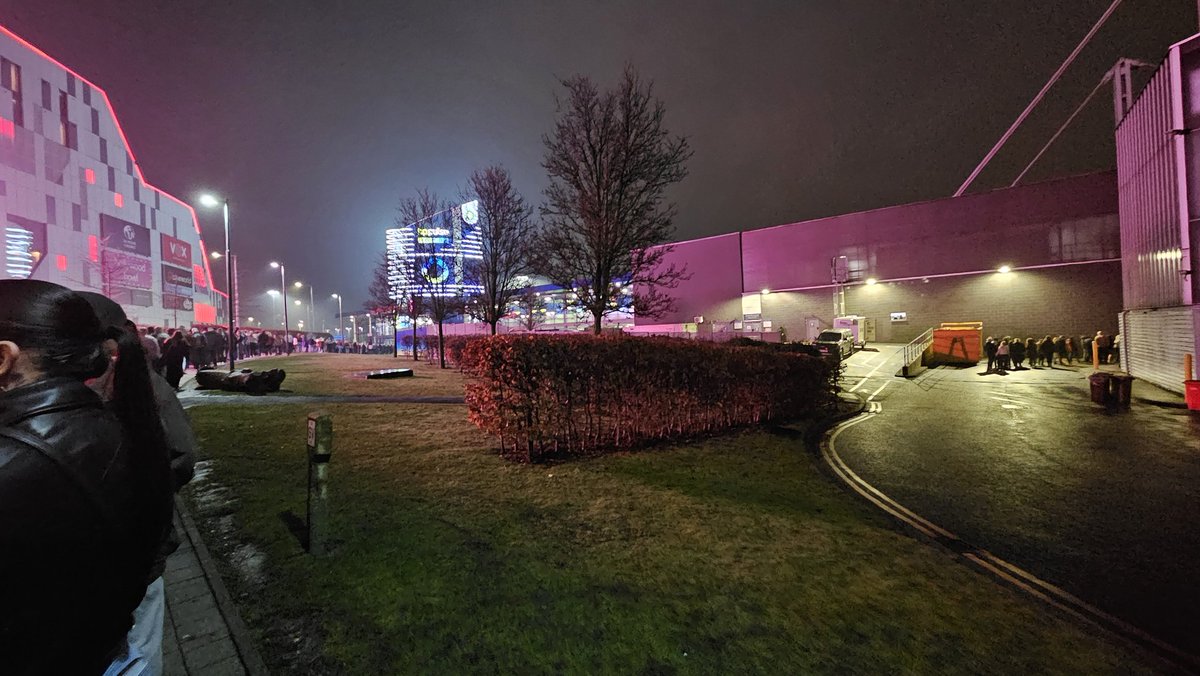 Ridiculous queues <a href="/bppulseLIVE/">bp pulse LIVE</a> 7.35pm and tonnes of people stuck in lines to get in, even the VIPs. No traffic management either, so disappointed to miss all the support <a href="/Lemar/">Lemar</a> <a href="/CraigDavid/">Craig David</a>