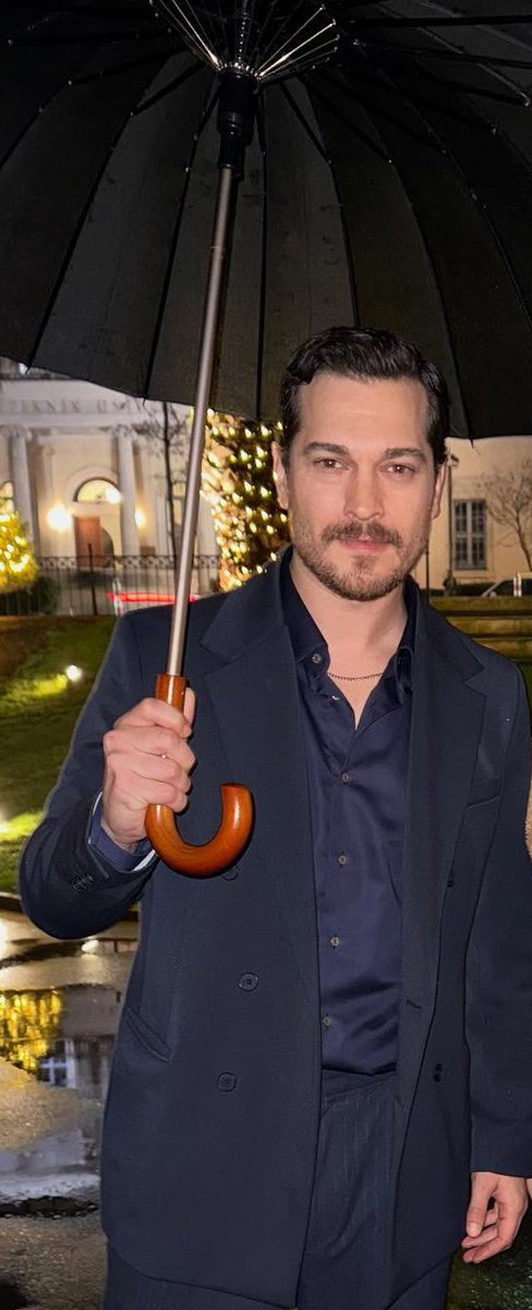 dizianaIiz's tweet photo. Çağatay Ulusoy. https://t.co/BwEhhhxKuZ
