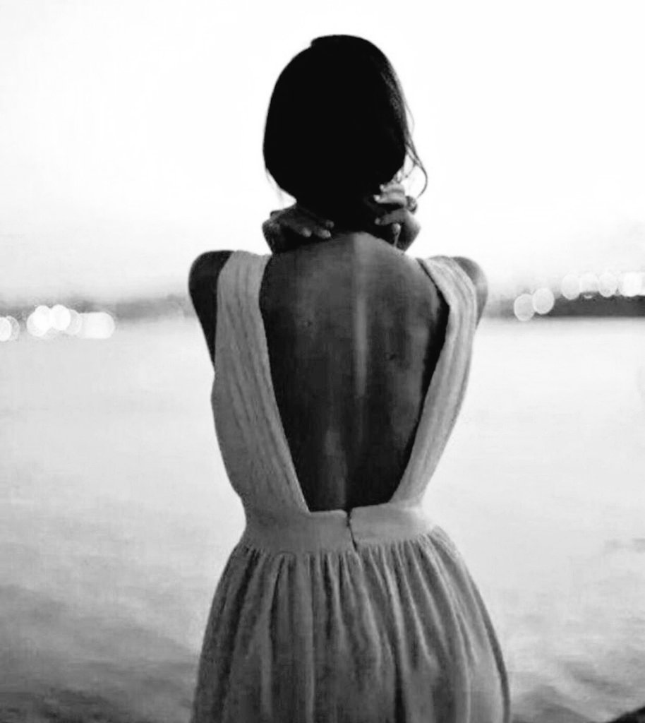 ❄️🌿❄️

insanların hayatından tamamen gitmem  fakat renklerimden mahrum ederim...

#geceye kırılmışlıkların telafisi zordur !