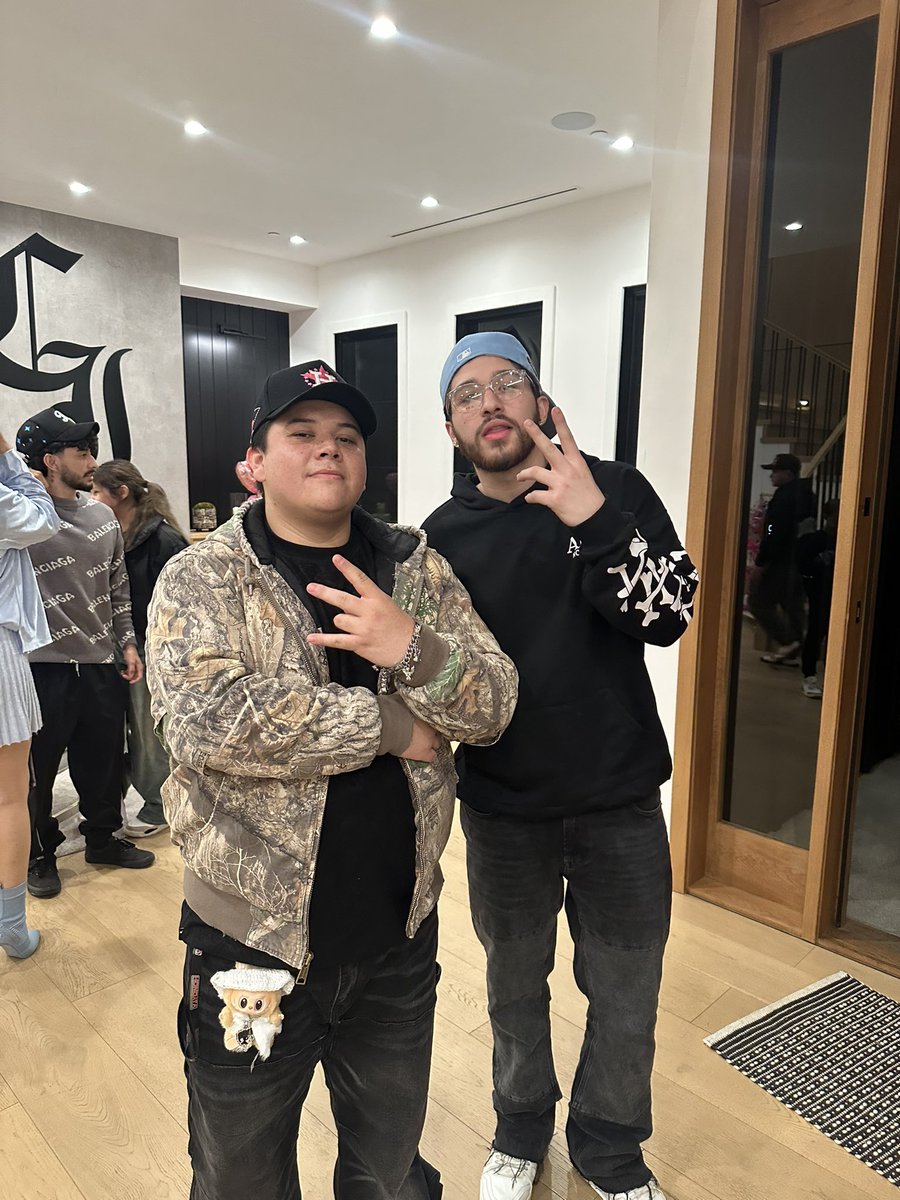 RARE_BOWSER's tweet image. Hottest Graphic Designer from Pico Rivera
Make something happen for the culture not your ego 😮‍💨🔥‼️ #picorivera #creatorsinc #babyalien #willito #shawtybae #damien