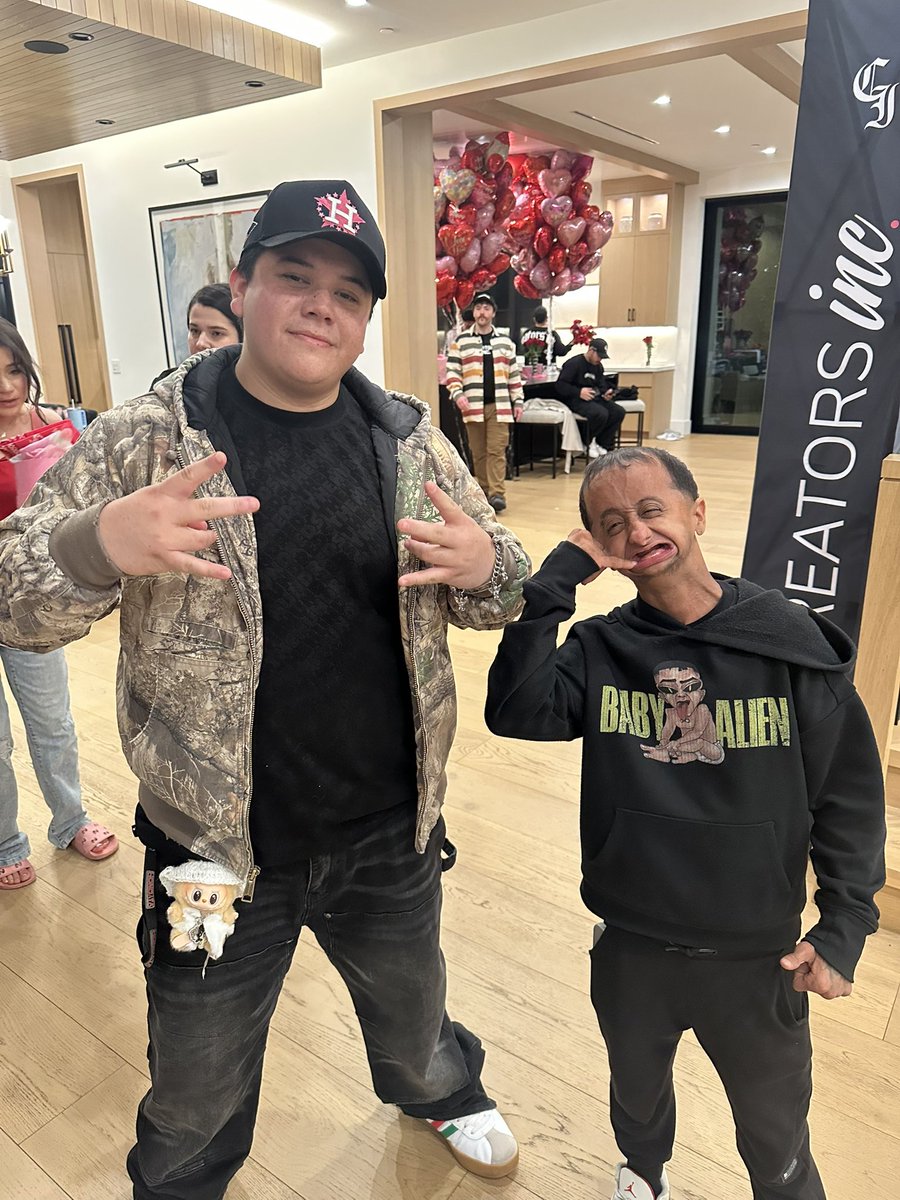 RARE_BOWSER's tweet image. Hottest Graphic Designer from Pico Rivera
Make something happen for the culture not your ego 😮‍💨🔥‼️ #picorivera #creatorsinc #babyalien #willito #shawtybae #damien