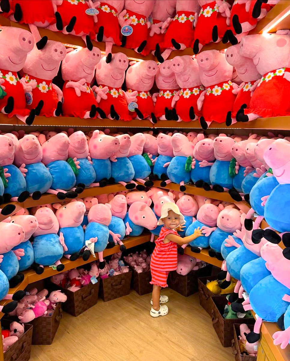 PeppaPigFlorida's tweet photo. One of each please! 🐽 

Need more Peppa in your life? Be sure to start planning your next visit now: https://t.co/ZMzms2bjiB

📸: IG user rechaelroe https://t.co/VPWXMOXFg0