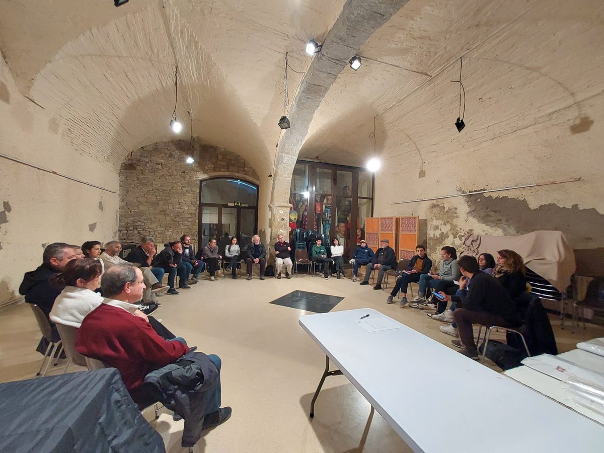 🎉 La Comissió de Festa Major s'ha reunit amb les entitats del poble per començar a preparar la Festa Major #Castellterçol d'enguany. Un any més, moltes sorpreses i activitats ens esperen per fer d'aquesta Festa Major un record inoblidable!