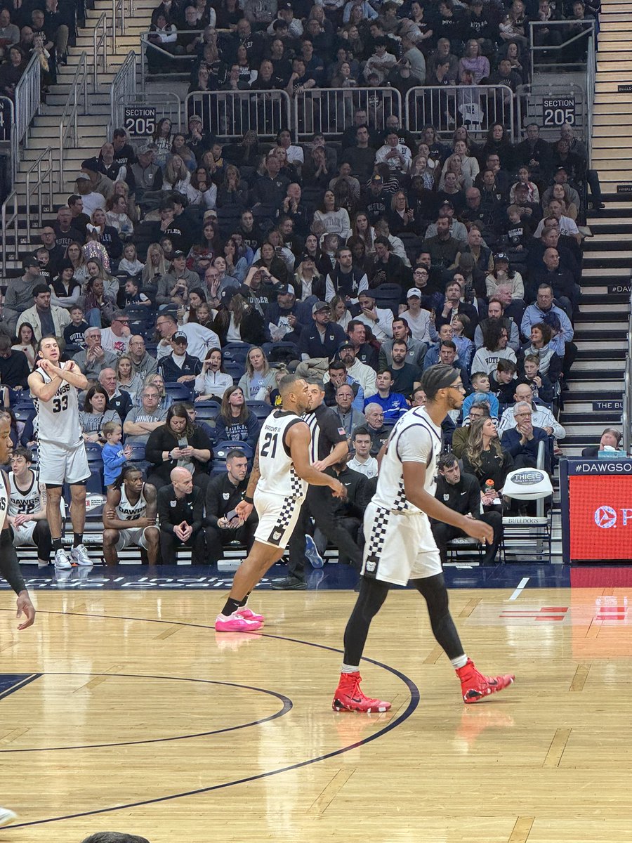 Caitlin is here. Now find here….#Butlerbadketball <a href="/ButlerGuru/">Butler Basketball Guru</a> <a href="/ButlerBBHQ/">Butler Basketball HQ</a>