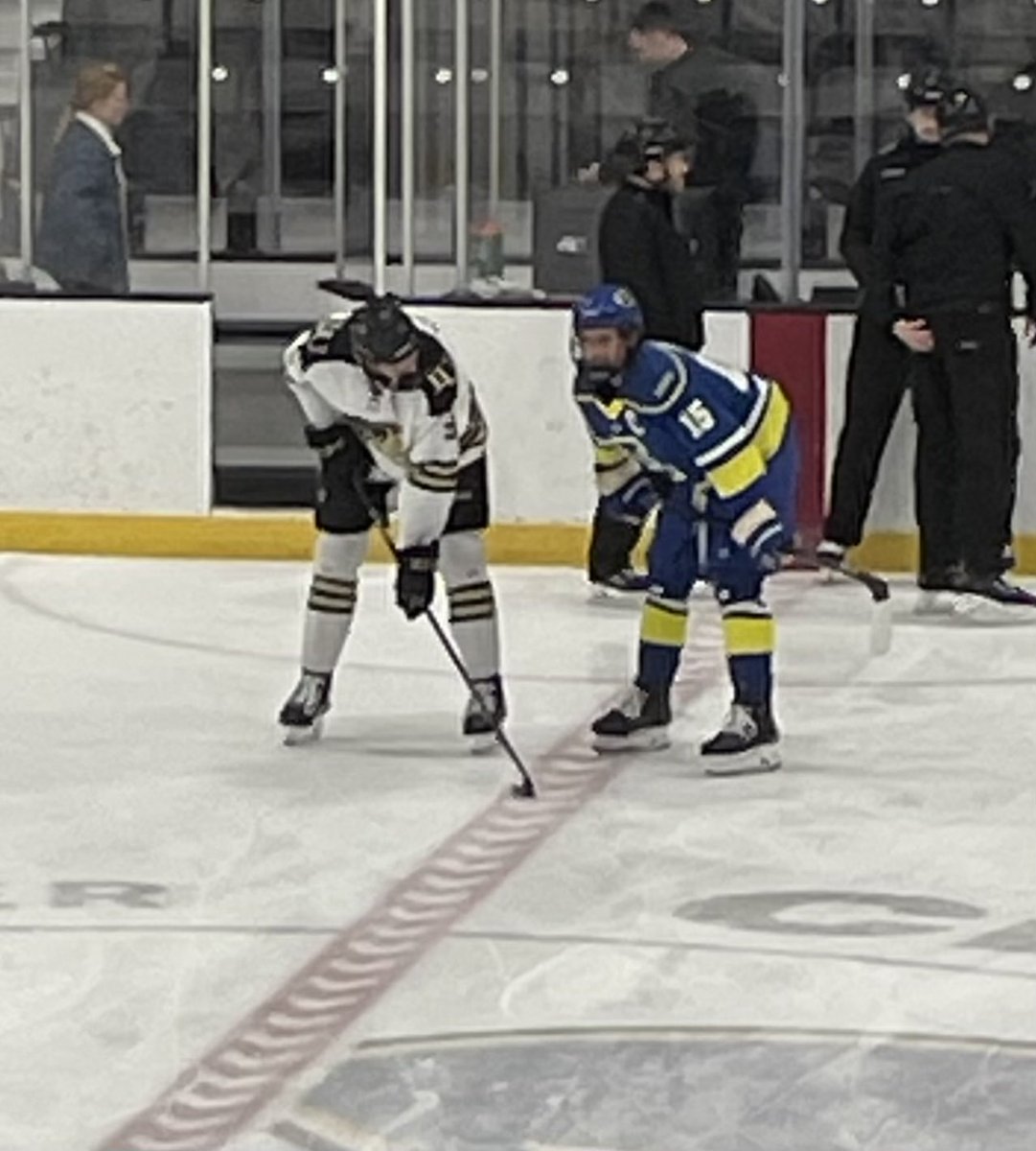 Couple former ⁦<a href="/weyburnredwings/">Weyburn RED WINGS - SJHL</a>⁩ squaring off in St.Louis today. ⁦<a href="/9birnie9/">Braden Birnie</a>⁩ of ⁦<a href="/NanooksHockey/">Alaska Hockey</a>⁩ and Drew Kuzma of Lindenwood.