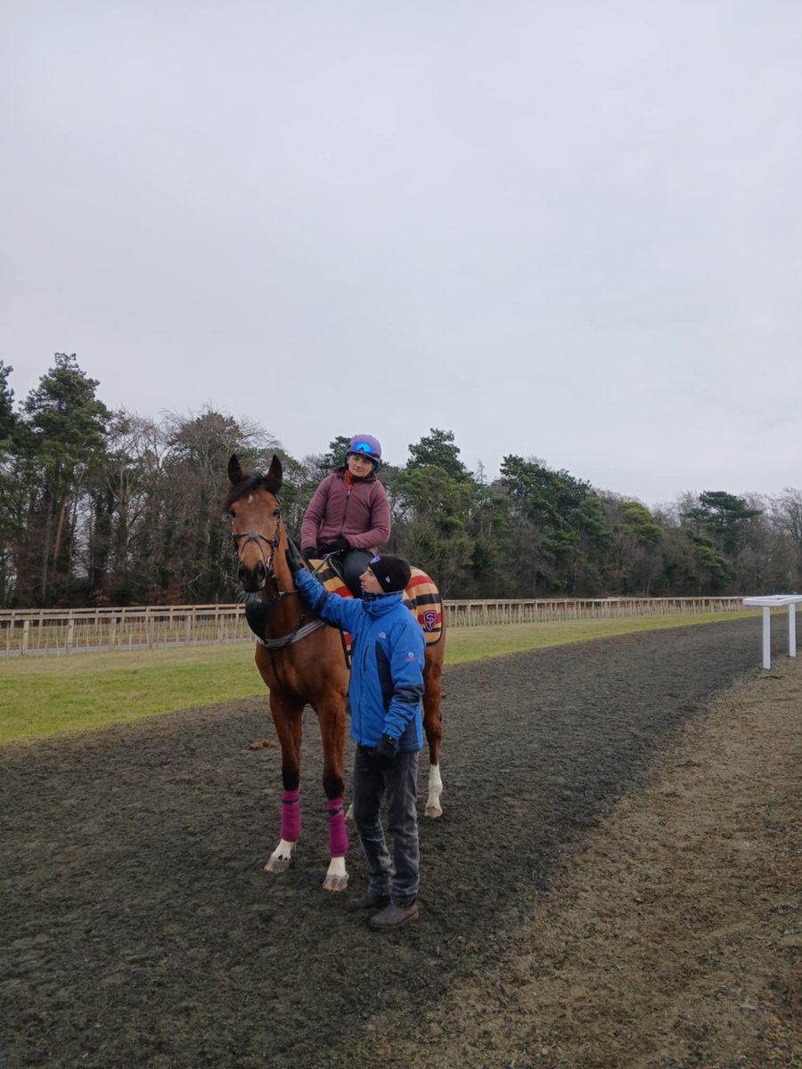 SPearce_Racing's tweet photo. Audrey and Laura came to visit all the way from Scotland and are now proud members of the Trackman Partnership at Simon Pearce Racing Ltd #racehorsepartnerships #racehorses #horseracing #newmarket #daysout #stablevisits #funtimes #memories https://t.co/shR24WyDVr