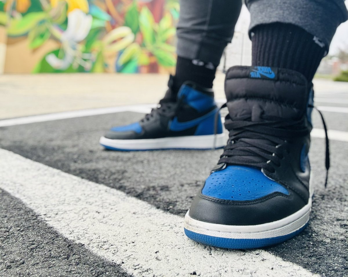 NIwiththekicks's tweet image. Day 15- Blues 💙

Jordan 1 OG Royal for today 

#BHMKOTD25 #bhmkotd #snkrsliveheatingup #wearyoursneakers #yoursneakersaredope @JerLisa_Nicole