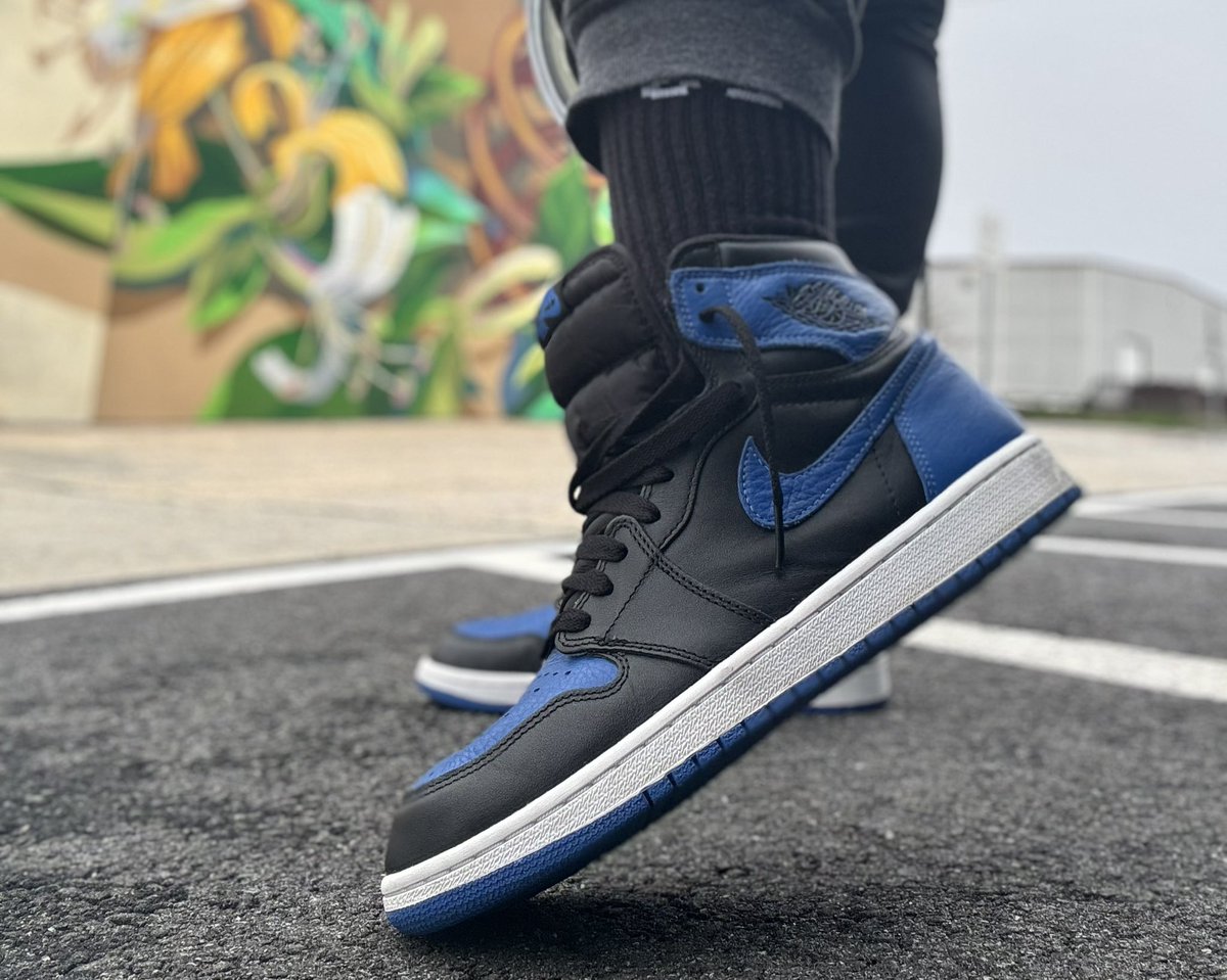 NIwiththekicks's tweet image. Day 15- Blues 💙

Jordan 1 OG Royal for today 

#BHMKOTD25 #bhmkotd #snkrsliveheatingup #wearyoursneakers #yoursneakersaredope @JerLisa_Nicole