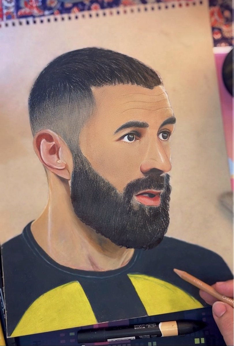 الحكومة يحكم بأحكامه هالموسم 💛🖤
14 ساعة رسم للبنز  .. انصفو الرسمة