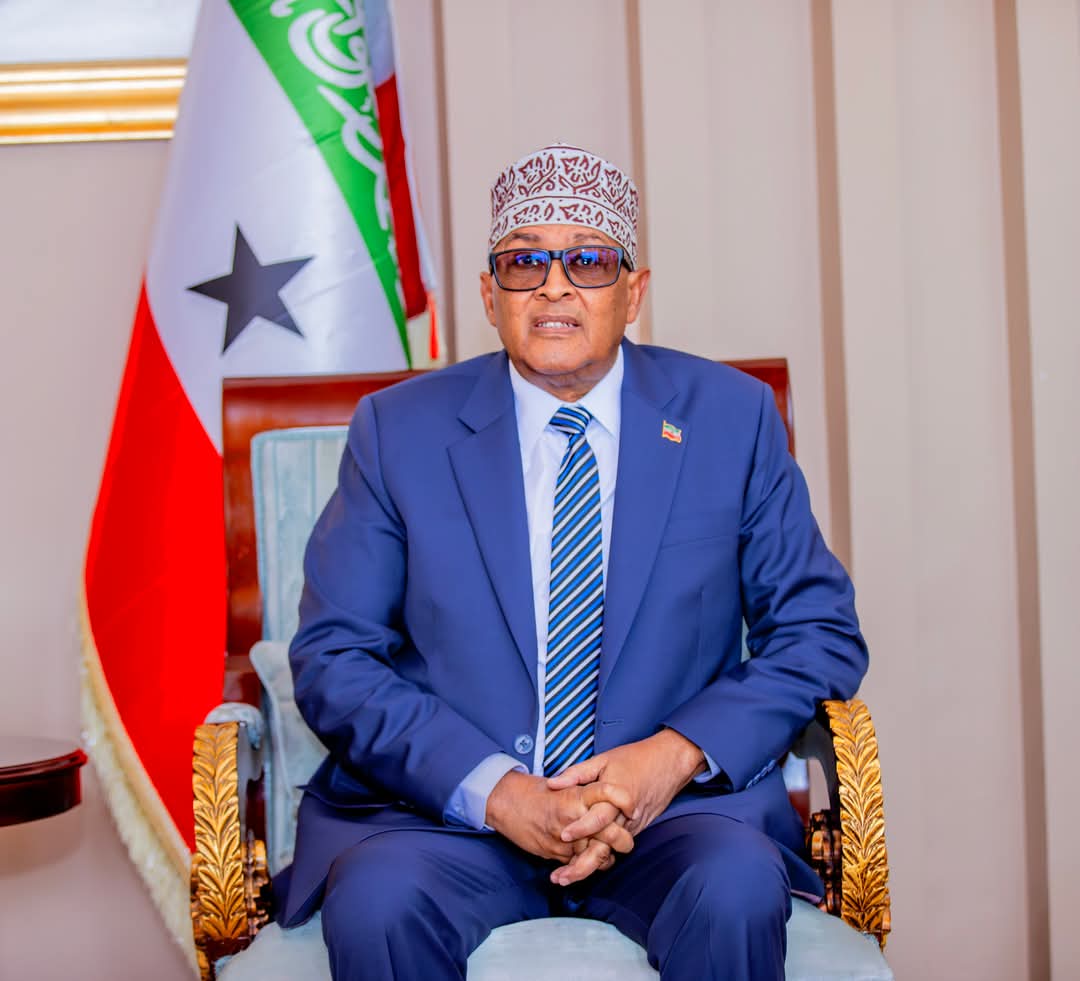 " Magaca Somaliland meel fog ayaanu  gaadhsiinay, Shirkaas waxaa nalagu casuumay  Magaca Jamhuuriyadda Somaliland, midhii ka soo baxayna dhawaan ayeynu arki doonaa ..."  Madaxweynaha JSL Cabdiraxmaan Maxamed Cabdilaahi Cirro .