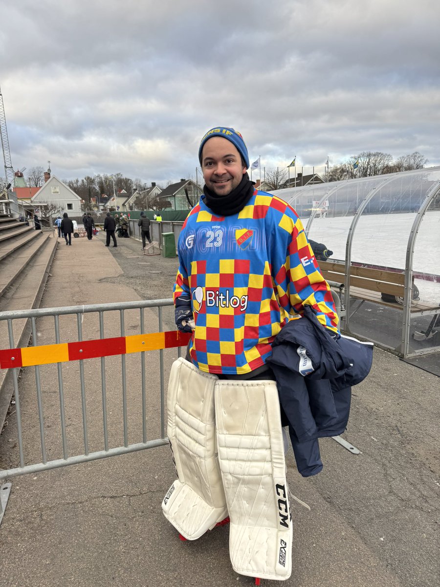 Så här ska en reservmålvakt se ut i #svbandy