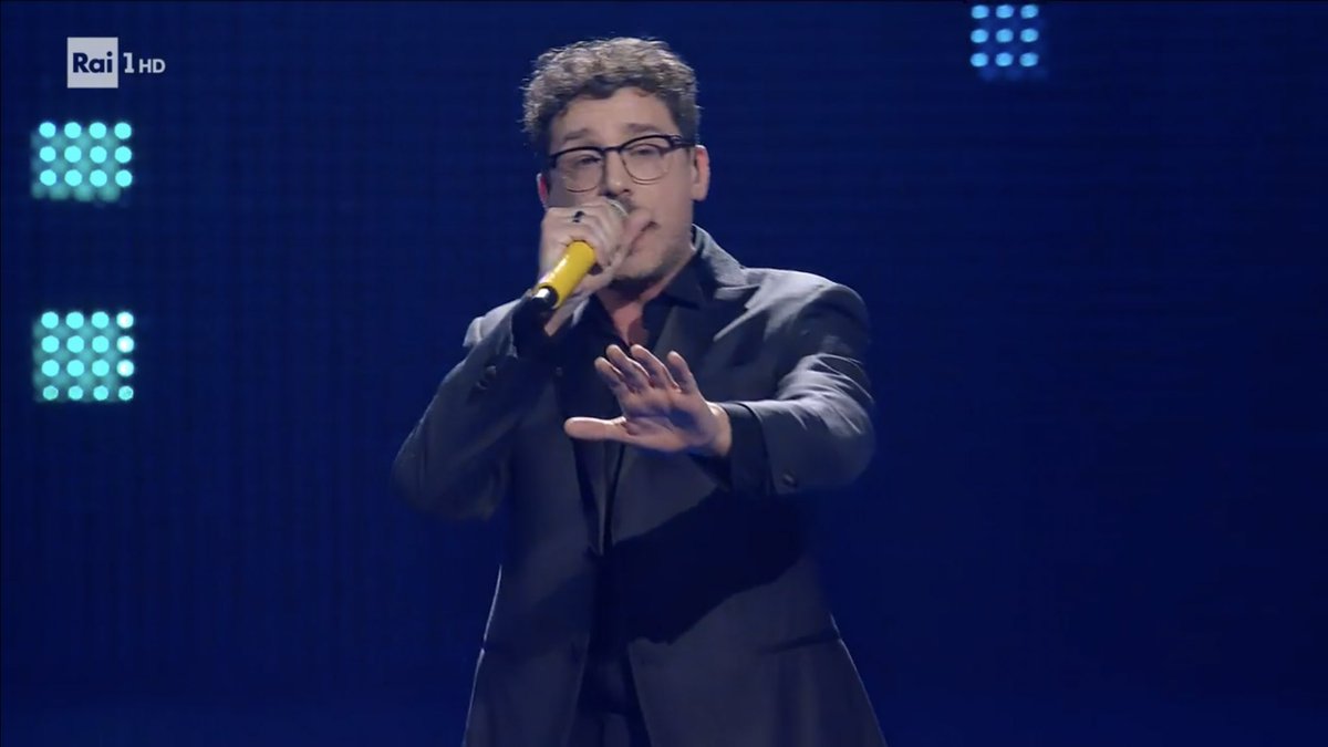 marrmat's tweet photo. Comunque vada: grazie padre per il servizio pubblico 

#Sanremo2025 https://t.co/YnUWKVZJlE