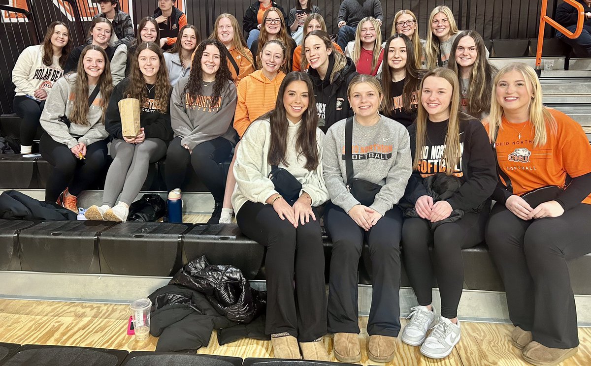 ONUSoftball's tweet image. One of our favorite nights of the year is getting our future commitment class on campus for an overnight together. Culture is so important to us, so we wanna start as early as possible! We have a few missing but we’re excited about this 2025 class 🐻‍❄️🧡