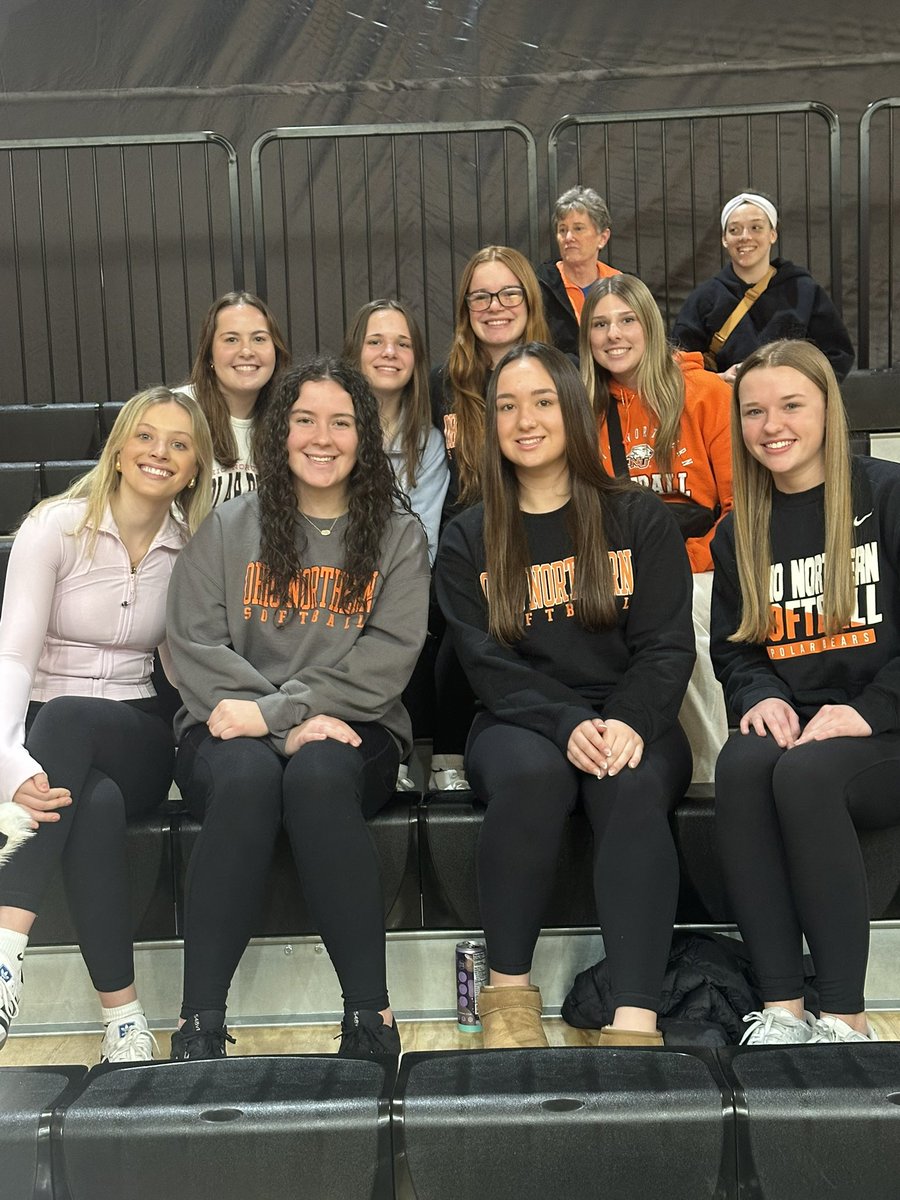 ONUSoftball's tweet image. One of our favorite nights of the year is getting our future commitment class on campus for an overnight together. Culture is so important to us, so we wanna start as early as possible! We have a few missing but we’re excited about this 2025 class 🐻‍❄️🧡