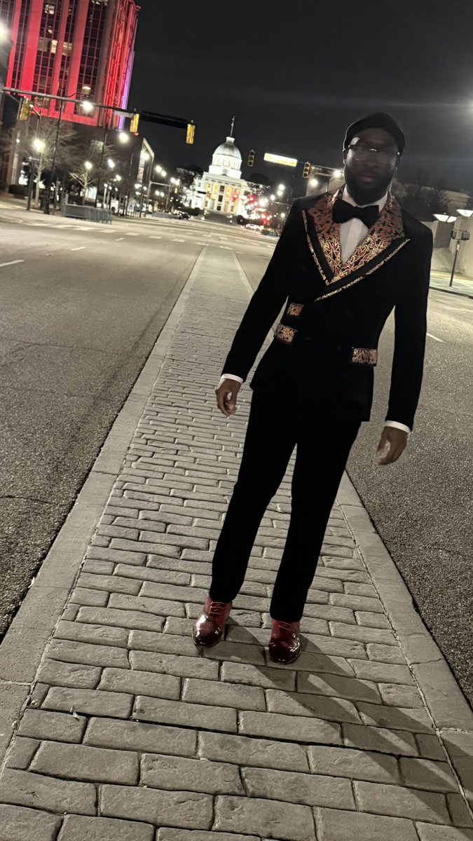 AlontaDevon's tweet image. Breaking NECKS🚨 not HEARTS❤️
#lastnight #ValentinesDay #classicman